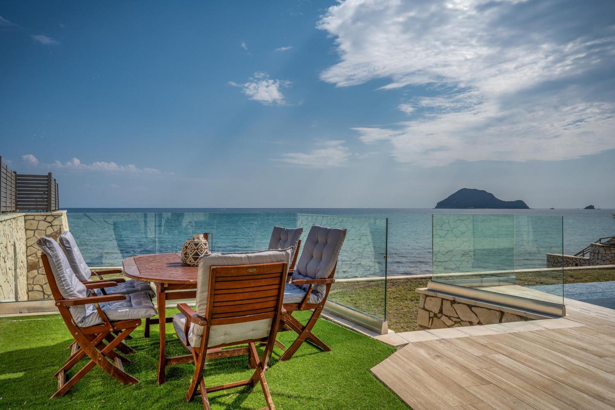 Violet Beach Front Private Villa ลากานาส ภายนอก รูปภาพ