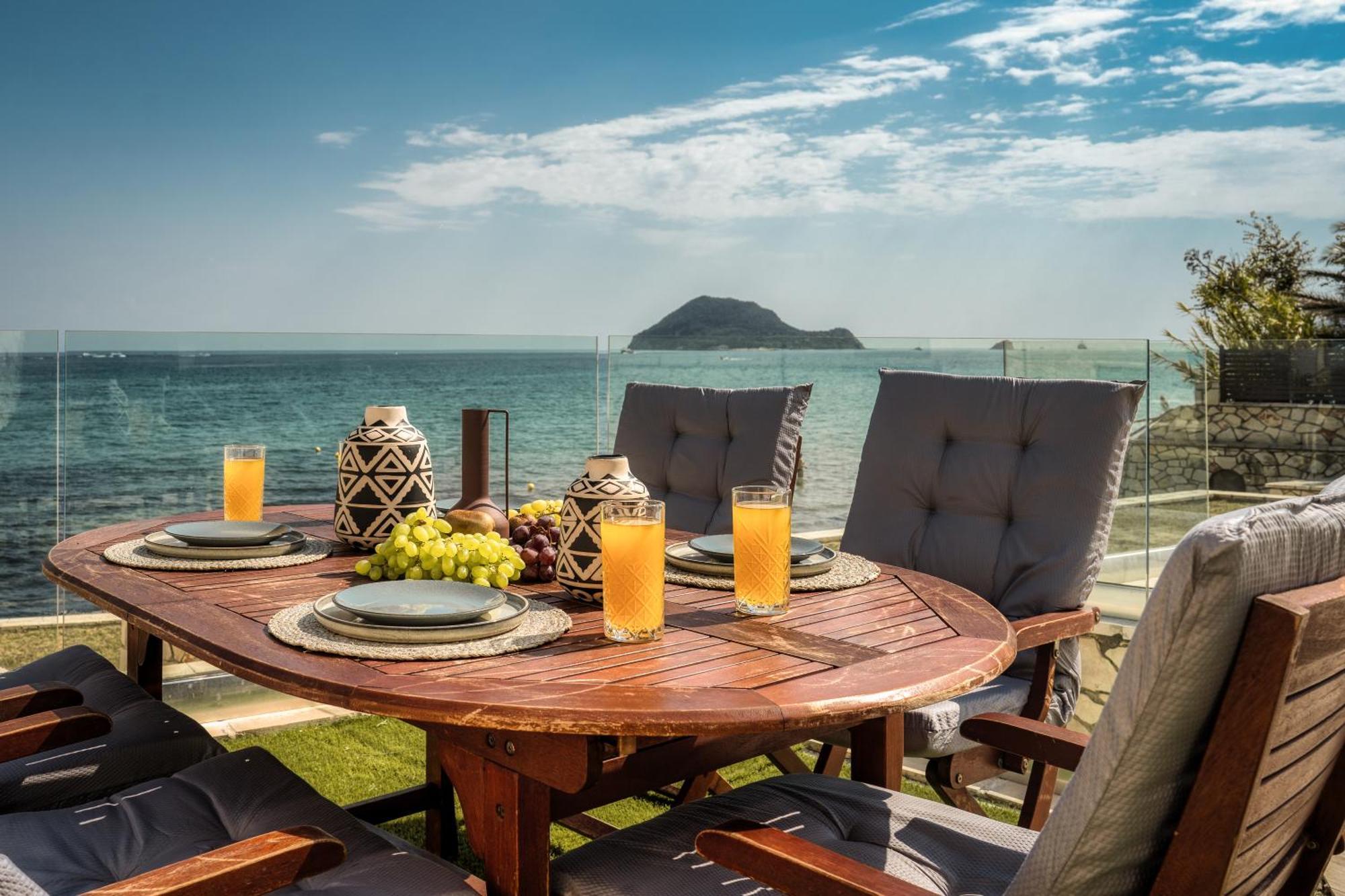 Violet Beach Front Private Villa ลากานาส ภายนอก รูปภาพ