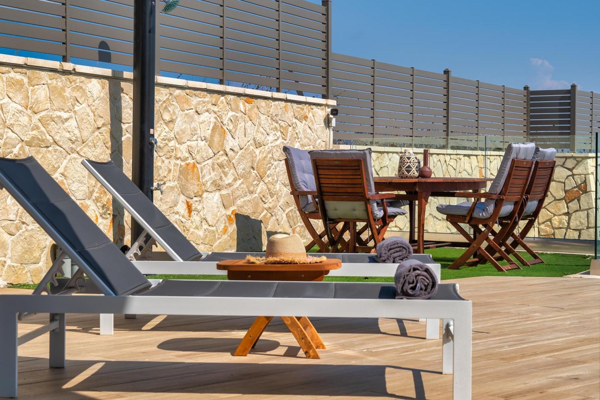 Violet Beach Front Private Villa ลากานาส ภายนอก รูปภาพ