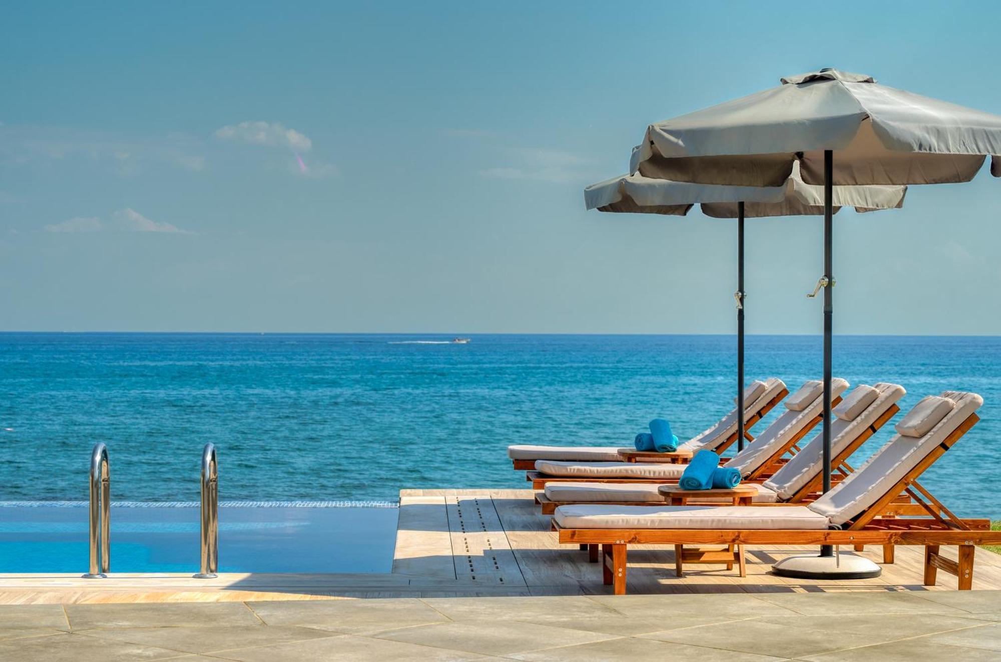 Violet Beach Front Private Villa ลากานาส ภายนอก รูปภาพ