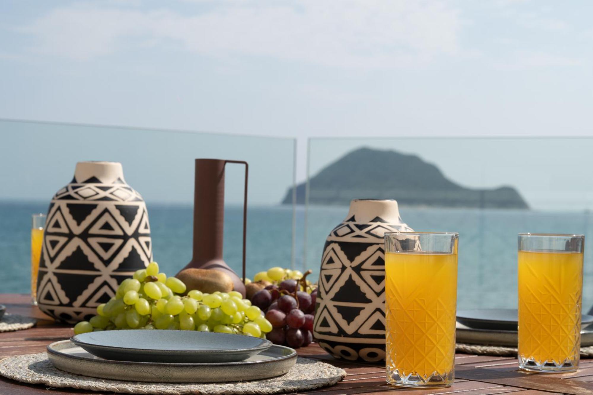Violet Beach Front Private Villa ลากานาส ภายนอก รูปภาพ