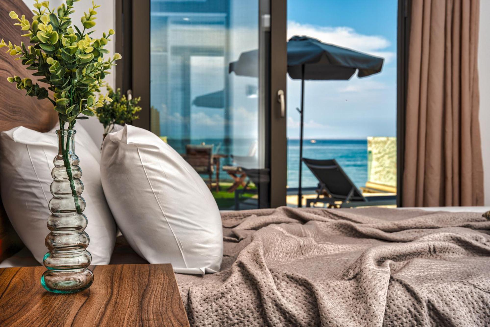 Violet Beach Front Private Villa ลากานาส ภายนอก รูปภาพ