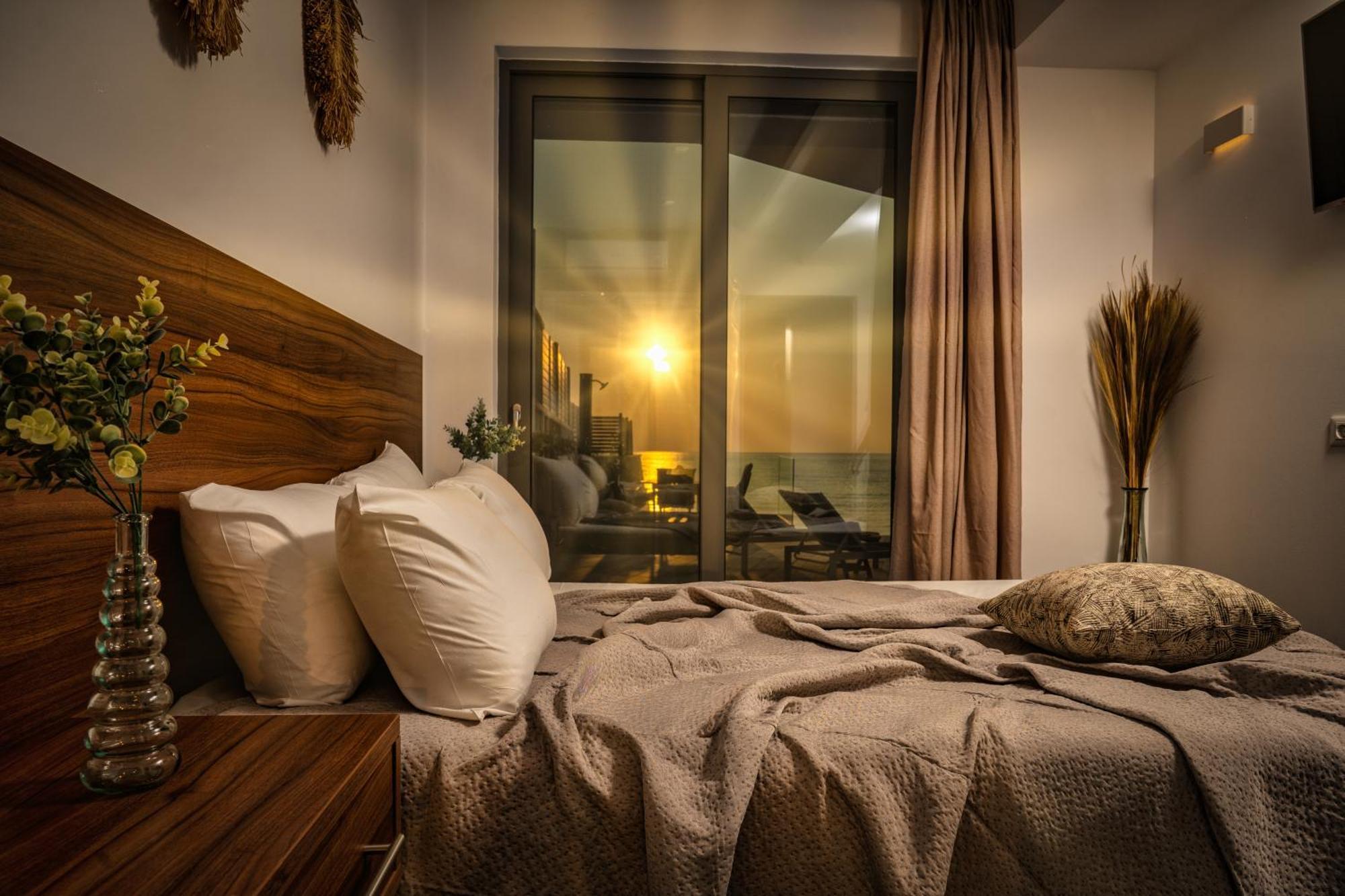 Violet Beach Front Private Villa ลากานาส ภายนอก รูปภาพ