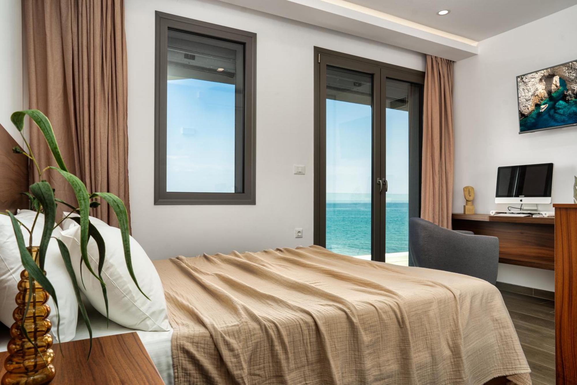 Violet Beach Front Private Villa ลากานาส ภายนอก รูปภาพ